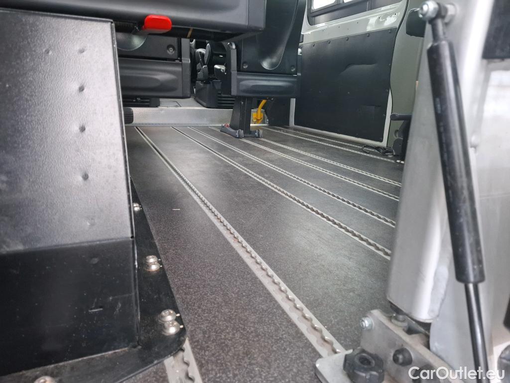 Peugeot  Boxer  VU 4p Fourgon vitré 2.0 BLUEHDI 130 PRO 335 L2H2 / TPMR #55