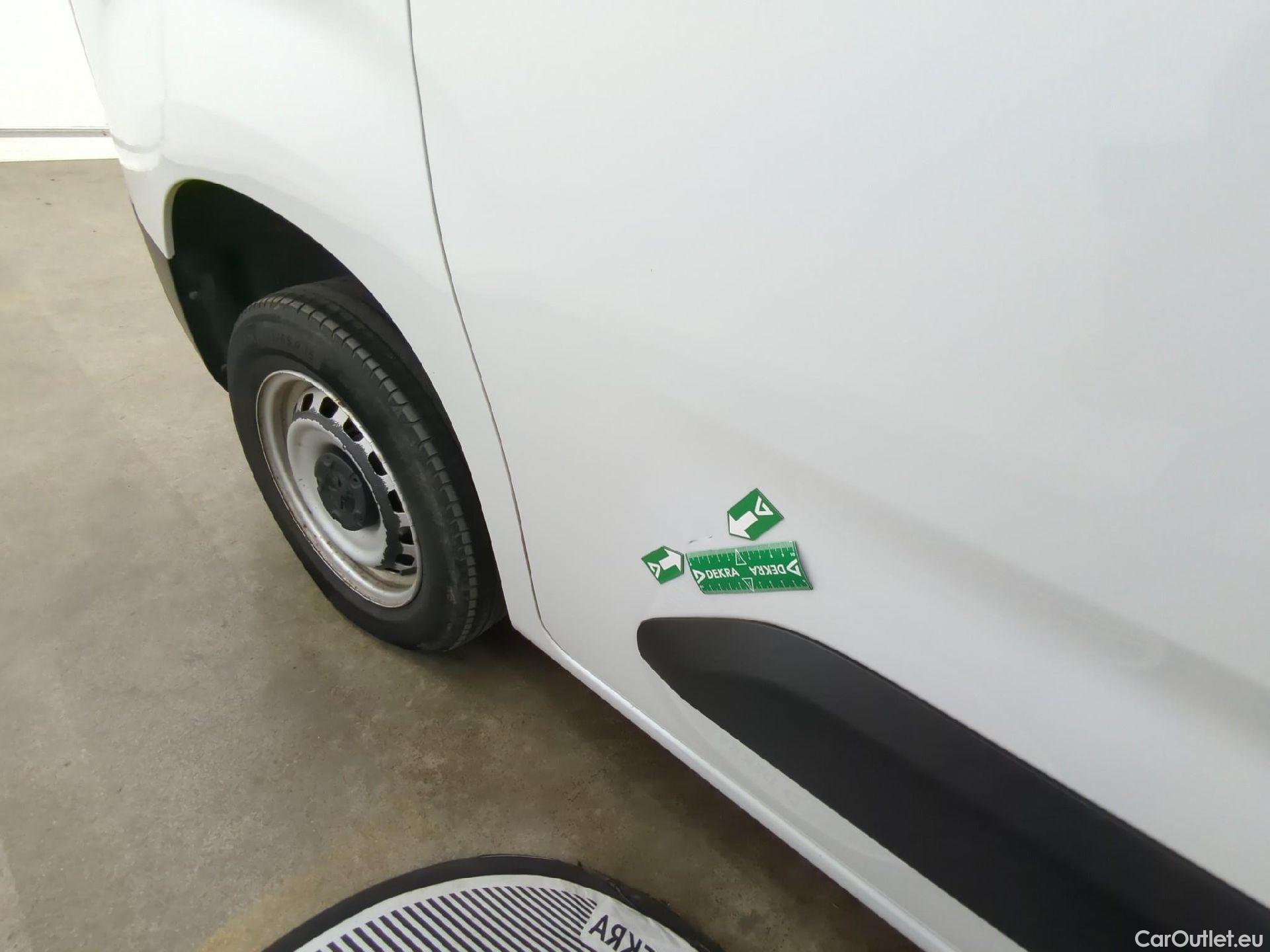  Peugeot  Partner PEUGEOT  / 2018 / 4P / Fourgonnette PURETECH 110 S&S STANDARD 650KG PREMIUM #5