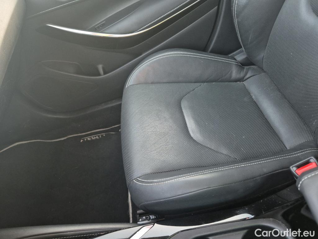 Toyota  Corolla TOYOTA  / 2019 / 5P / familiar 2.0 180H ADVANCE LUXURY TOURING SPORT #24