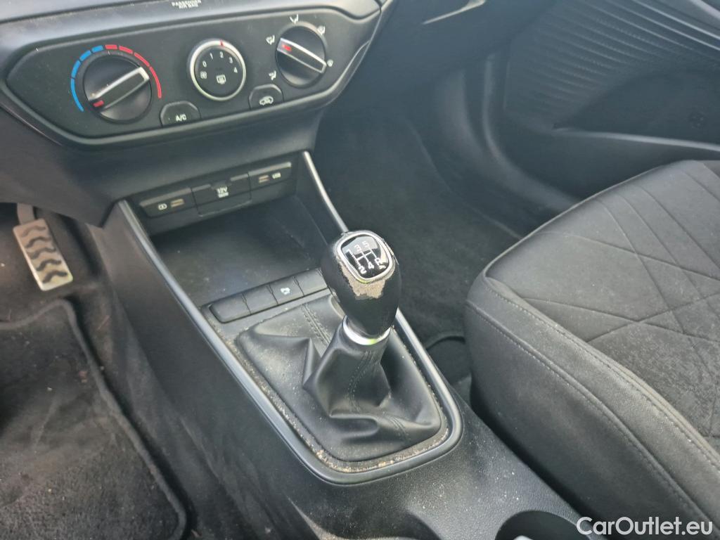 Hyundai  Bayon HYUNDAI  / 2021 / 5P / todoterreno 1.2 MPI Maxx #13