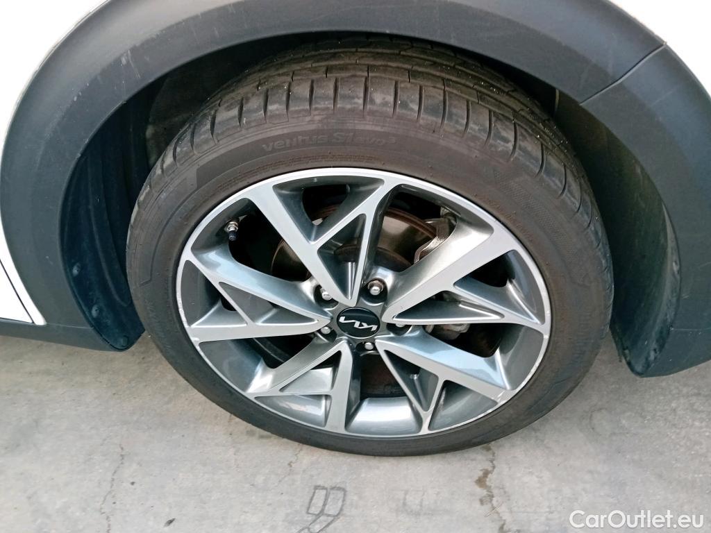  KIA  Niro KIA  / 2019 / 5P / crossover 1.6 GDi HEV 104kW (141CV) Emotion (AC) #7