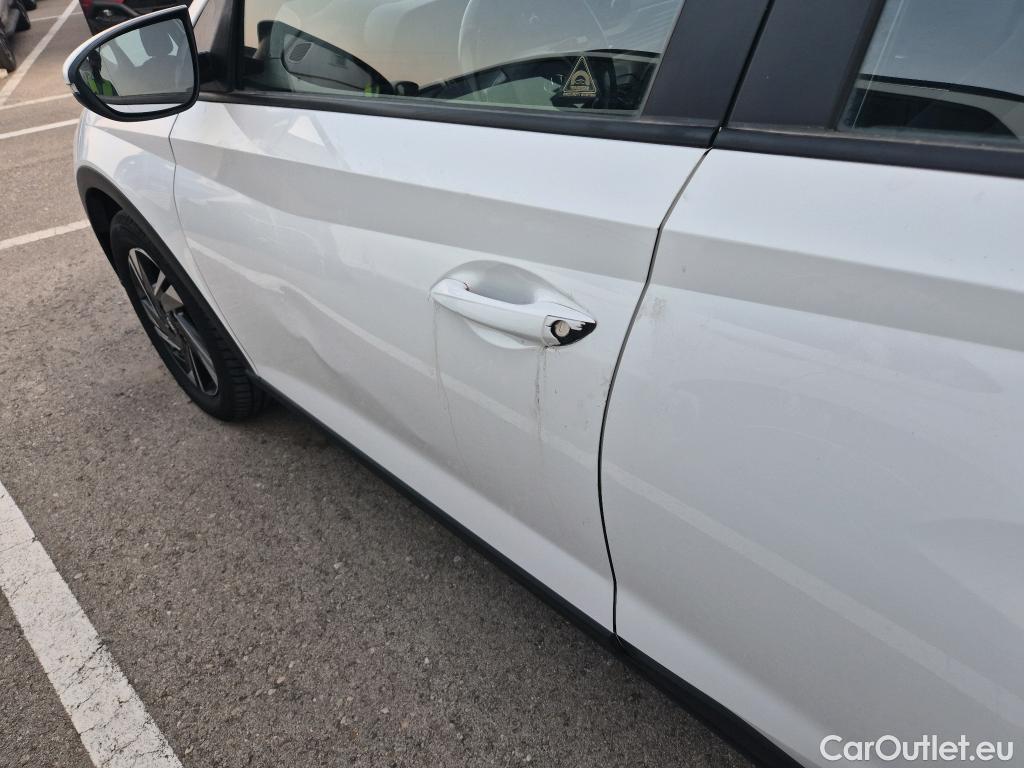  Hyundai  Bayon HYUNDAI  / 2021 / 5P / todoterreno 1.2 MPI Maxx #1