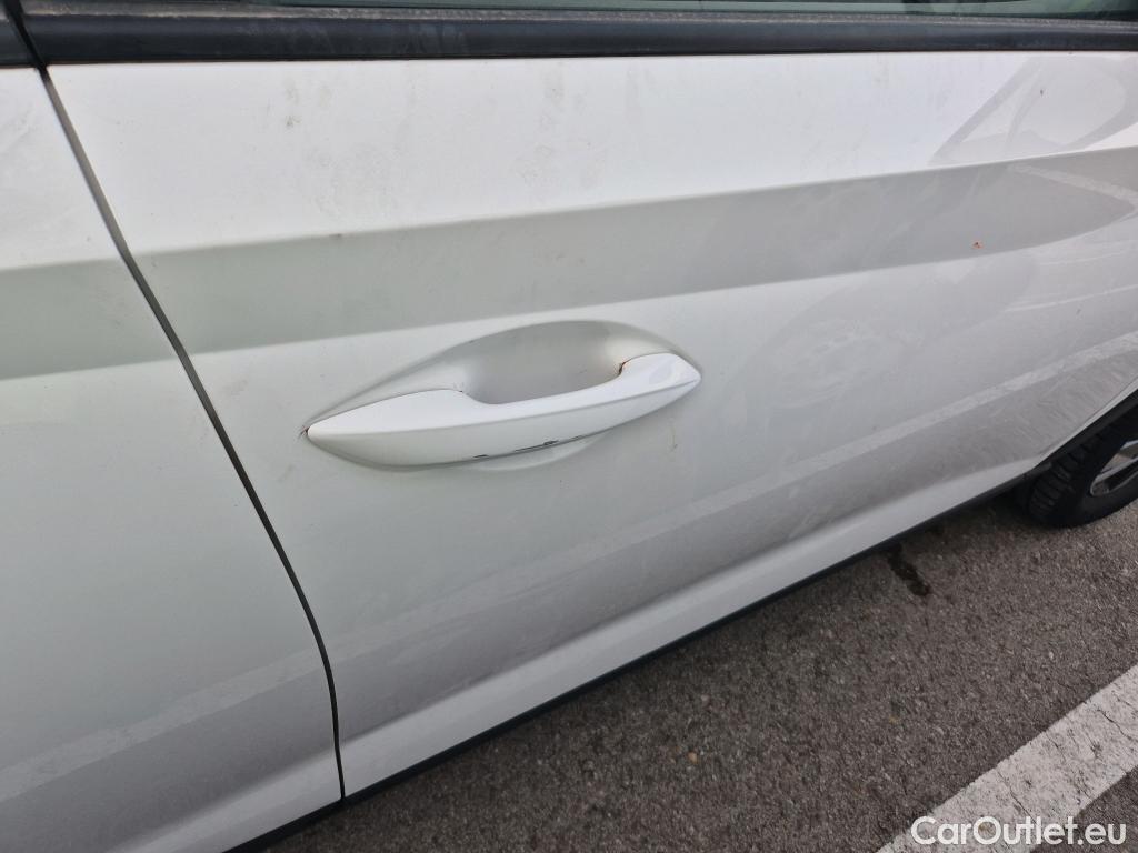  Hyundai  Bayon HYUNDAI  / 2021 / 5P / todoterreno 1.2 MPI Maxx #23