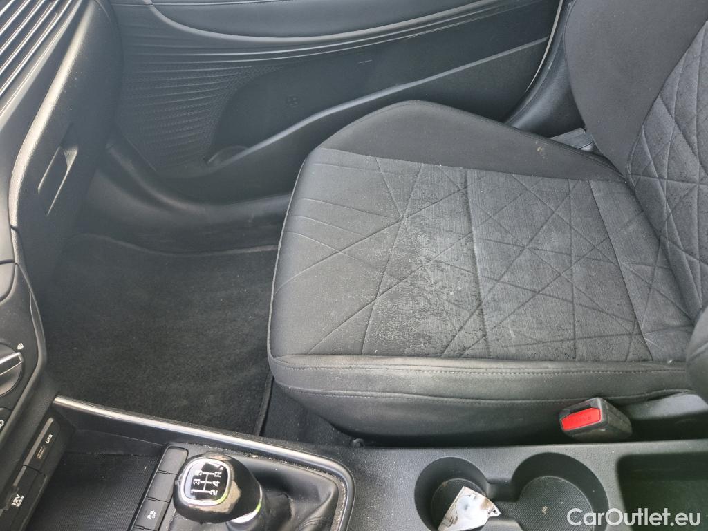  Hyundai  Bayon HYUNDAI  / 2021 / 5P / todoterreno 1.2 MPI Maxx #25