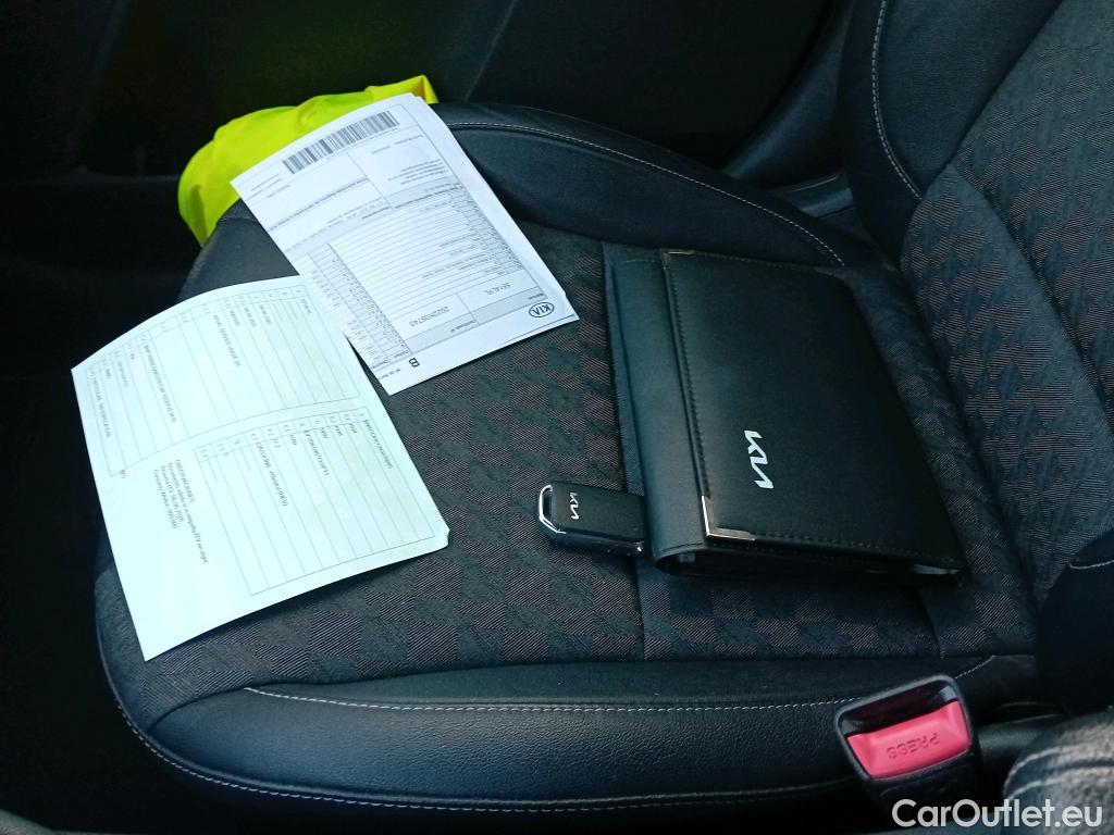  KIA  Niro KIA  / 2019 / 5P / crossover 1.6 GDi HEV 104kW (141CV) Emotion (AC) #1