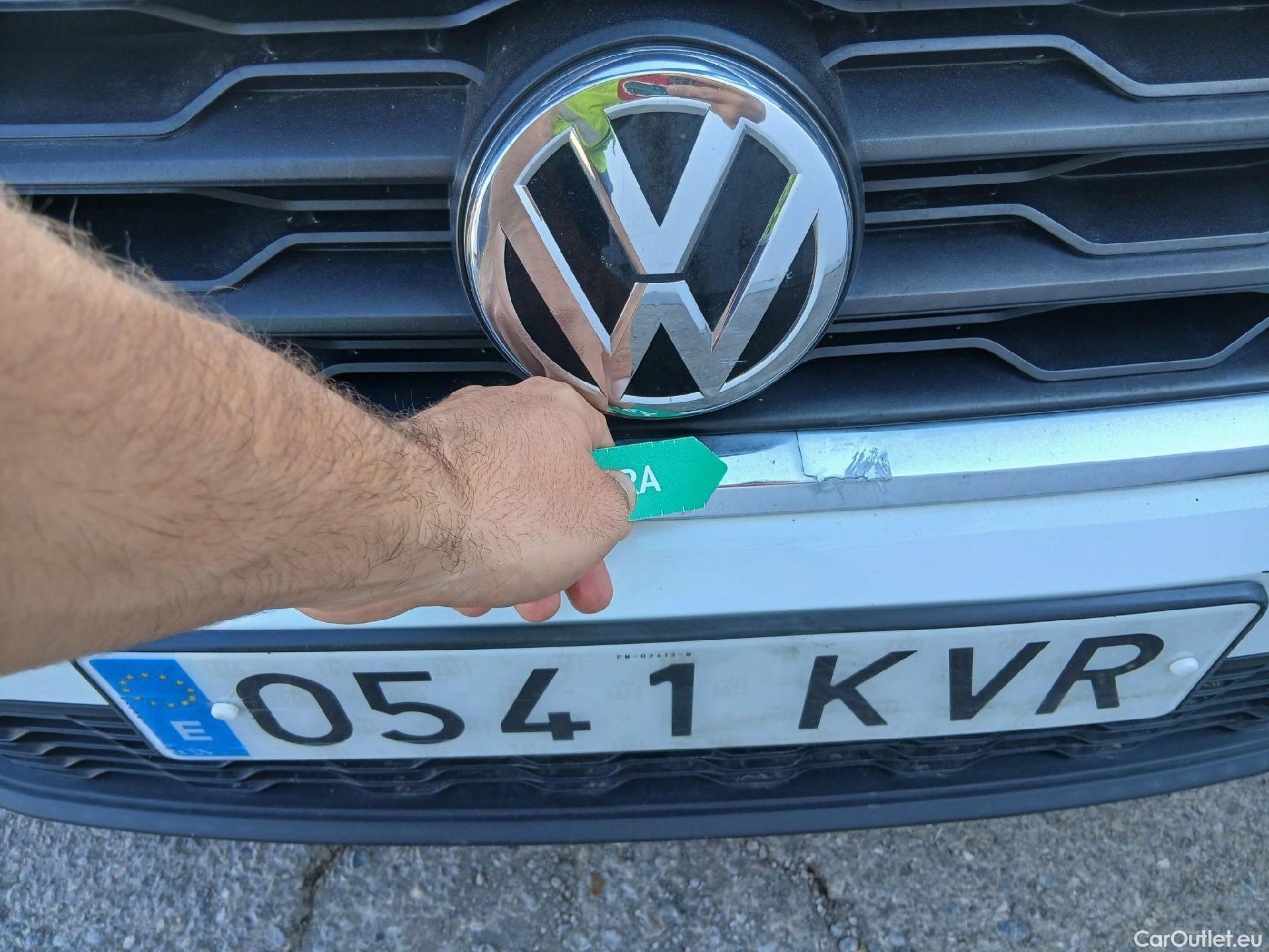  Volkswagen  T-ROC VOLKSWAGEN  / 2017 / 5P / todoterreno Edition 1.6 TDI 85kW (115CV) #3