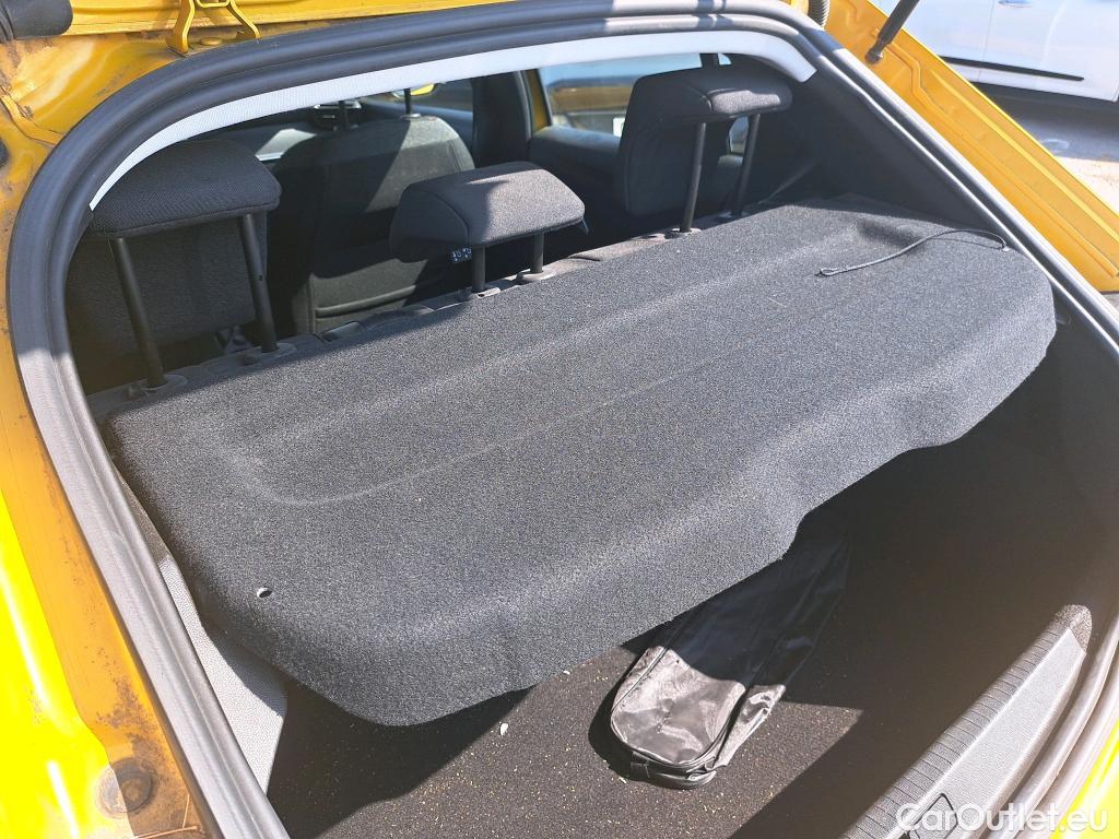  Peugeot  208 PEUGEOT  / 2019 / 5P / berlina con portón PureTech 55kW (75CV) Active #22