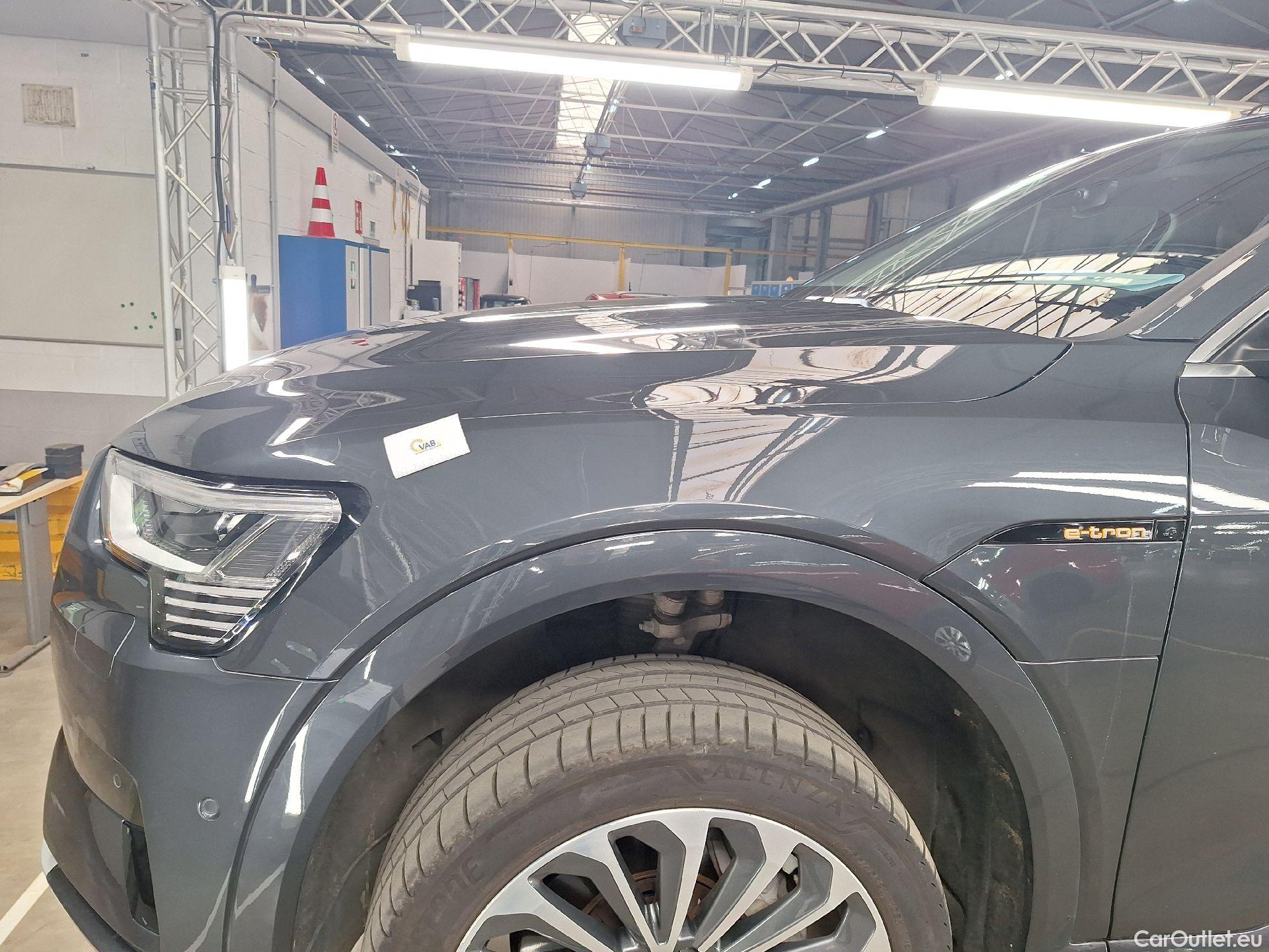  Audi  E-TRON Audi,  '19 BEV, Audi  50 Quattro Advanced 5d #5