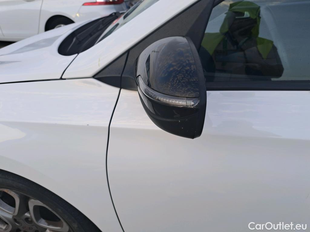  Hyundai  i20 HYUNDAI  / 2018 / 5P / berlina con portón 1.0 TGDI 74kW (100CV) Tecno LE DCT(SP) #25