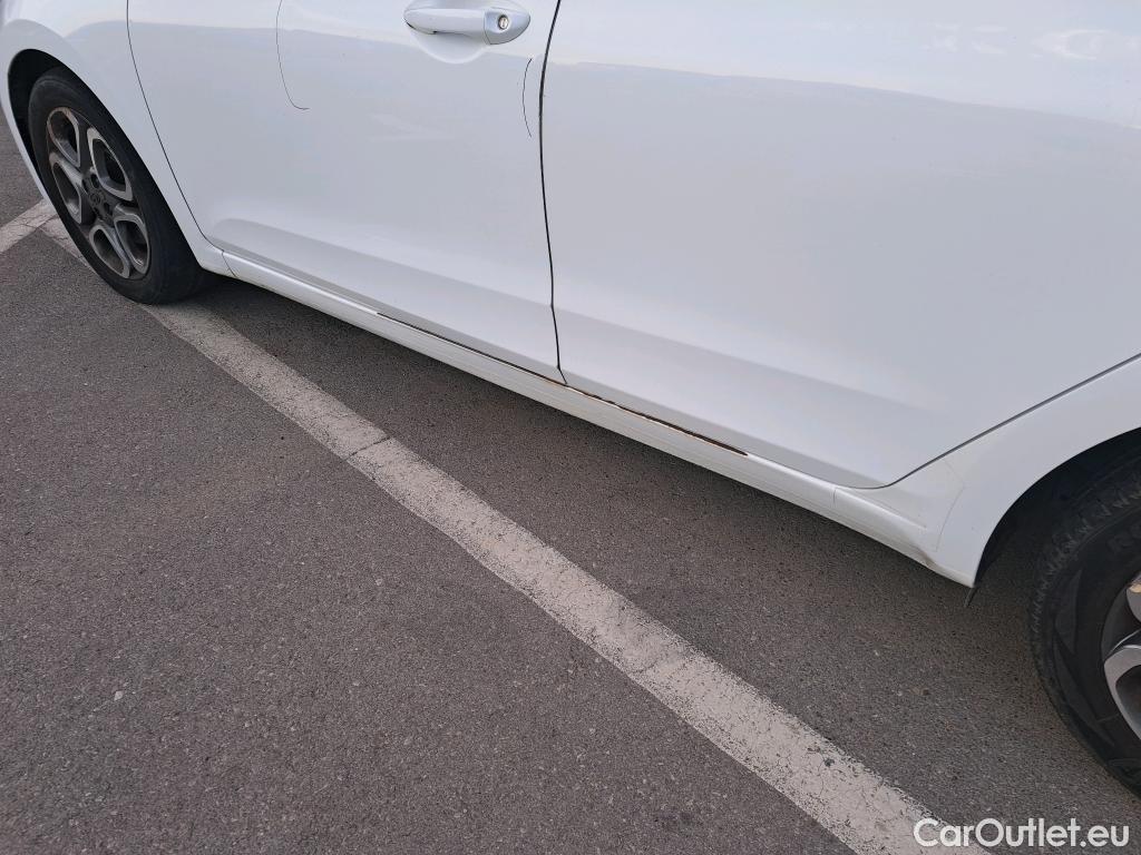  Hyundai  i20 HYUNDAI  / 2018 / 5P / berlina con portón 1.0 TGDI 74kW (100CV) Tecno LE DCT(SP) #3