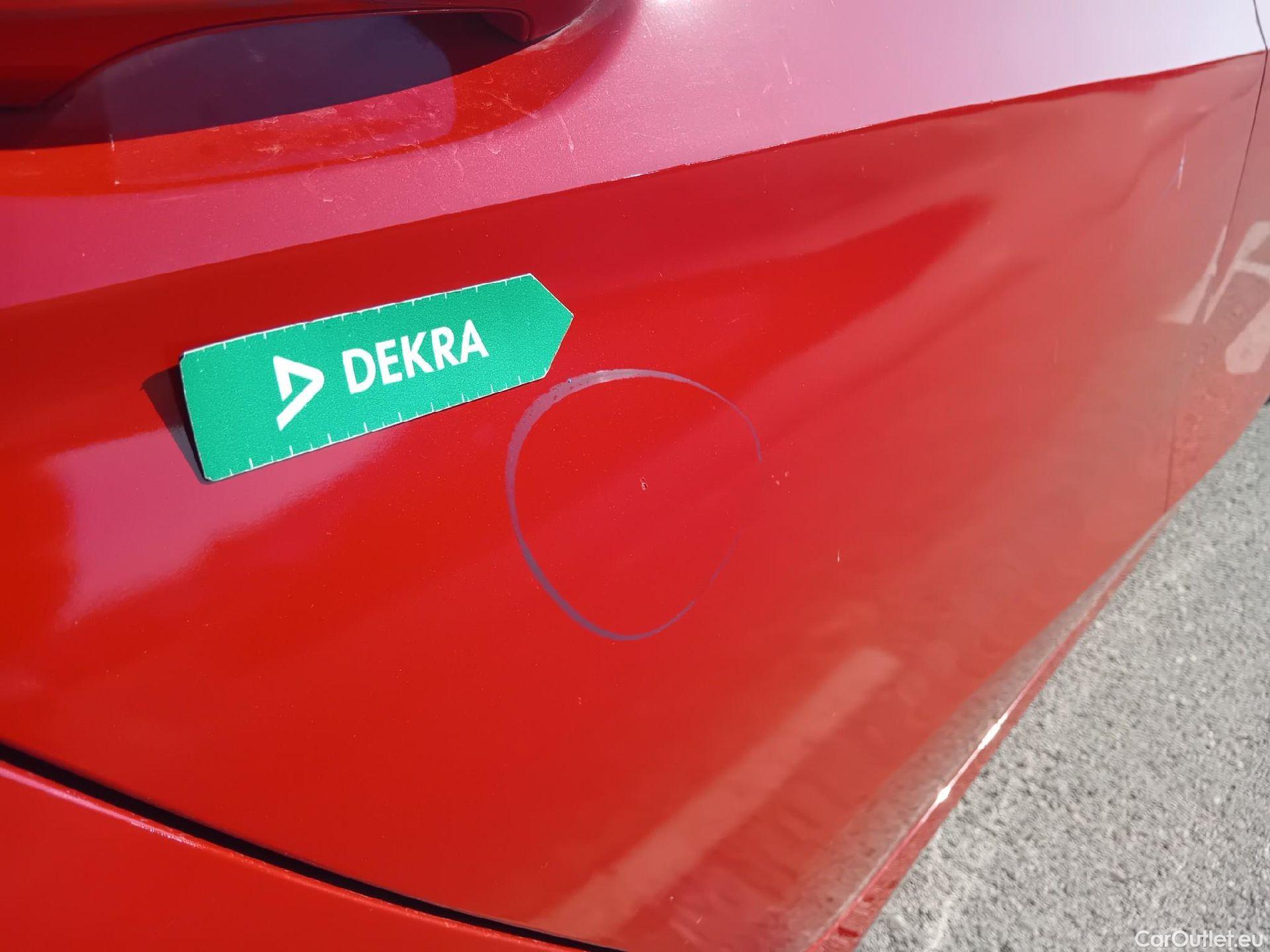  Bmw  Serie 1 BMW  / 2019 / 5P / berlina con portón 118i #19