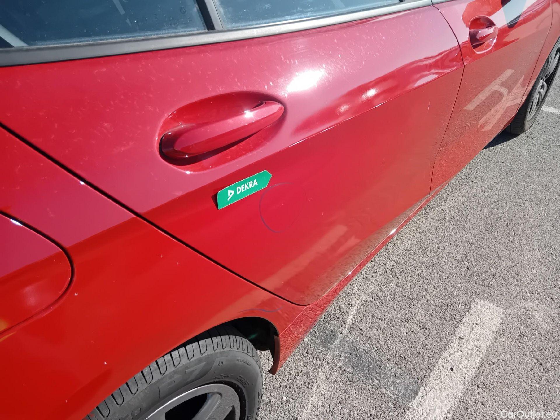  Bmw  Serie 1 BMW  / 2019 / 5P / berlina con portón 118i #18