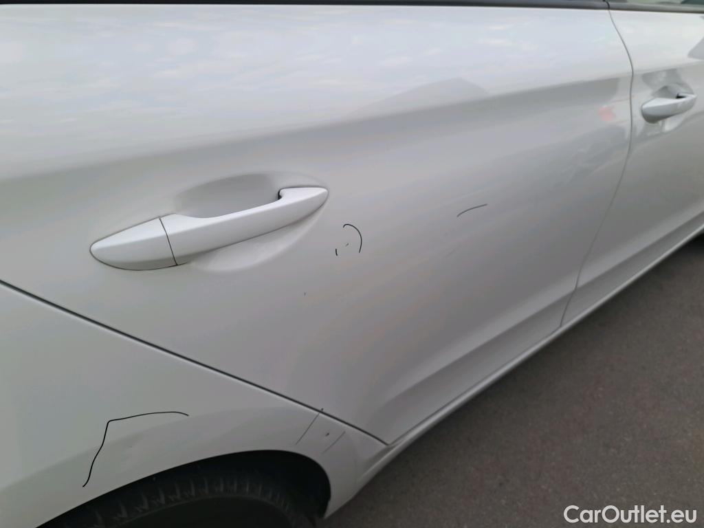  Hyundai  i20 HYUNDAI  / 2018 / 5P / berlina con portón 1.0 TGDI 74kW (100CV) Tecno LE DCT(SP) #19