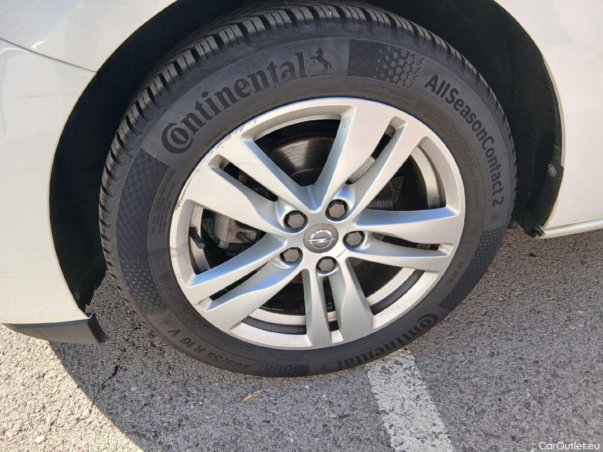  Opel  Astra OPEL  / 2019 / 5P / berlina con portón 1.5D DVC 77kW (105CV) Edition #9