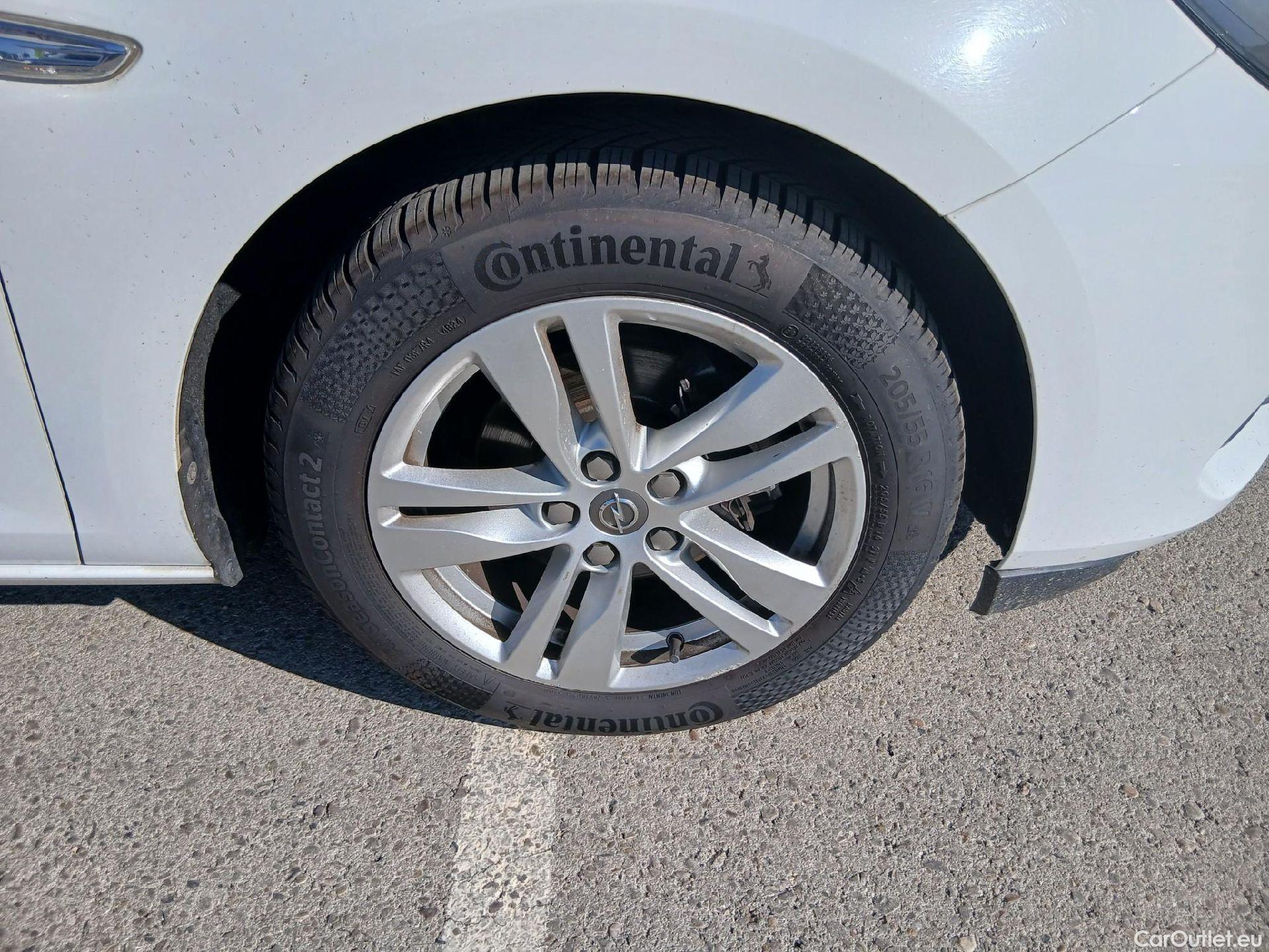  Opel  Astra OPEL  / 2019 / 5P / berlina con portón 1.5D DVC 77kW (105CV) Edition #44