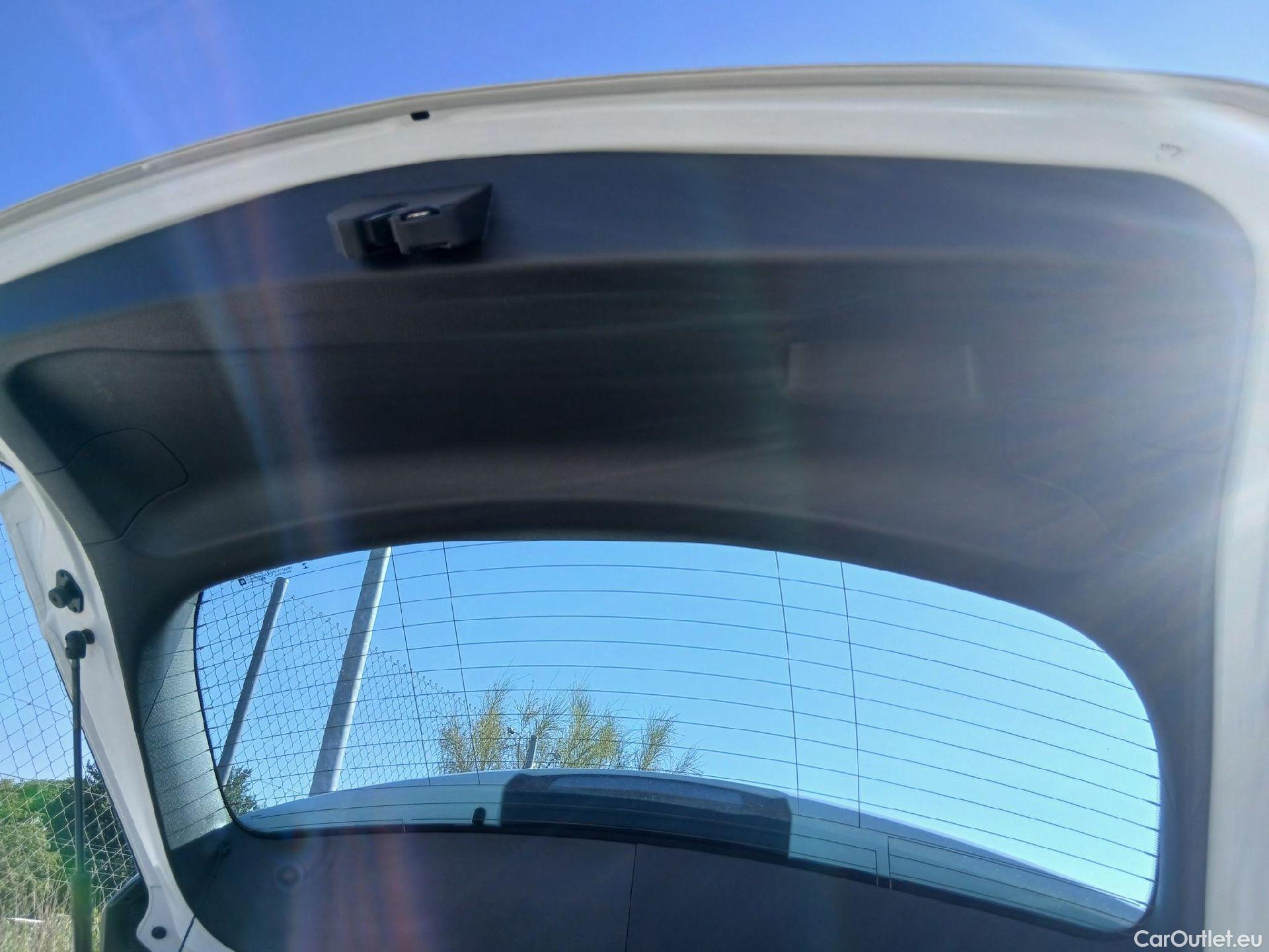  Opel  Astra OPEL  / 2019 / 5P / berlina con portón 1.5D DVC 77kW (105CV) Edition #24