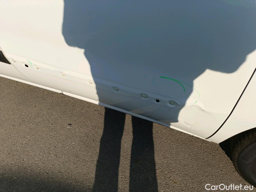  Fiat  Doblo FIAT Doblò Cargo/2015/3P/furgón derivado de turismo Cargo Base 1.3 Multijet 70kW (95CV) #19