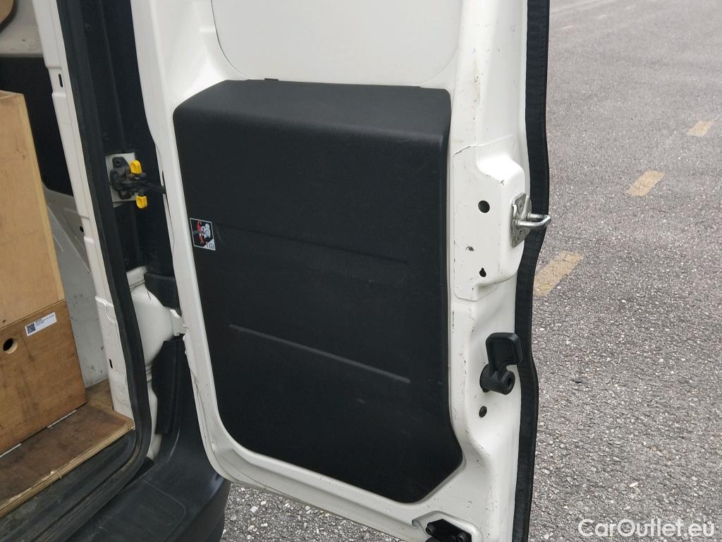  Fiat  Doblo FIAT Doblò Cargo/2015/3P/furgón derivado de turismo Cargo Base 1.6 Mjet 66kW (90CV) #1
