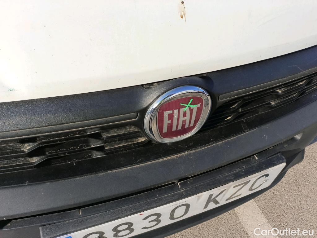  Fiat  Doblo FIAT Doblò Cargo/2015/3P/furgón derivado de turismo Cargo Base 1.3 Multijet 70kW (95CV) #29