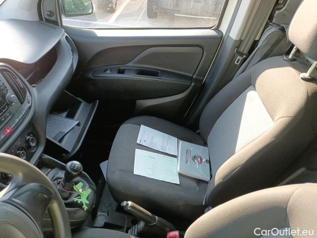  Fiat  Doblo FIAT Doblò Cargo/2015/3P/furgón derivado de turismo Cargo Base 1.3 Multijet 70kW (95CV) #26