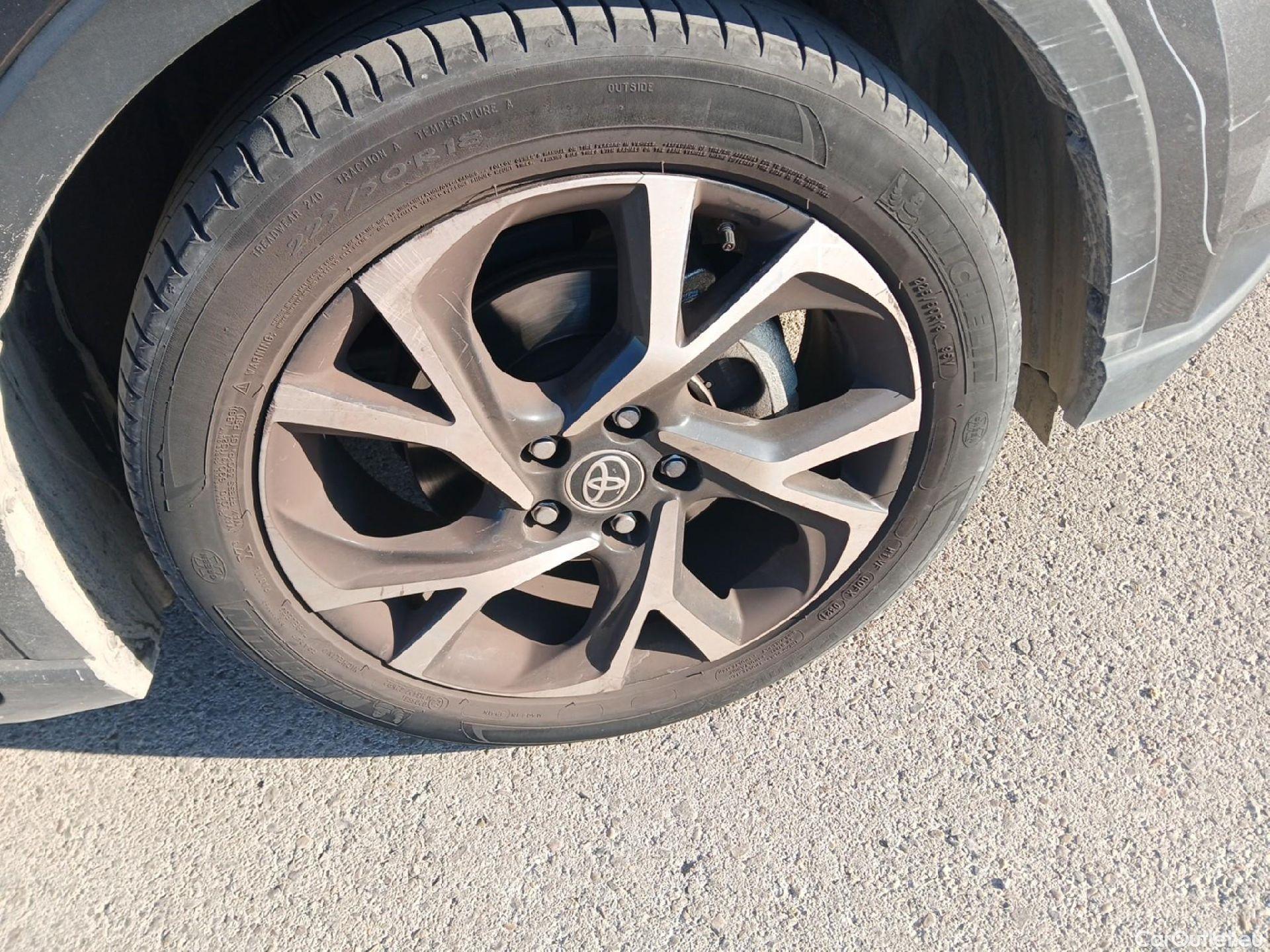  Toyota  C-HR TOYOTA  / 2019 / 5P / todoterreno 1.8 125H Advance #40