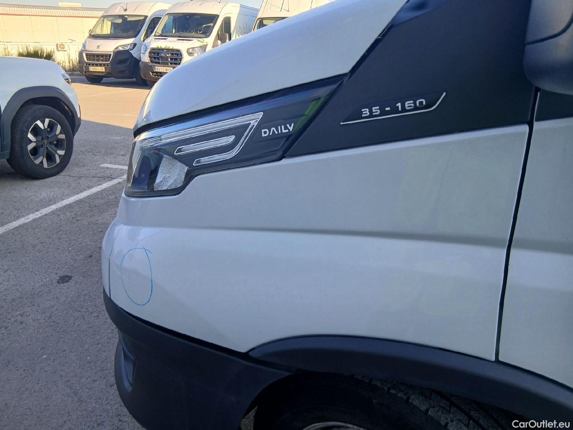  Iveco  Daily IVECO  / 2021 / 4P / furgón 2.3 TD 35S 16 A8 V 3520L/H2 12 M3 #18