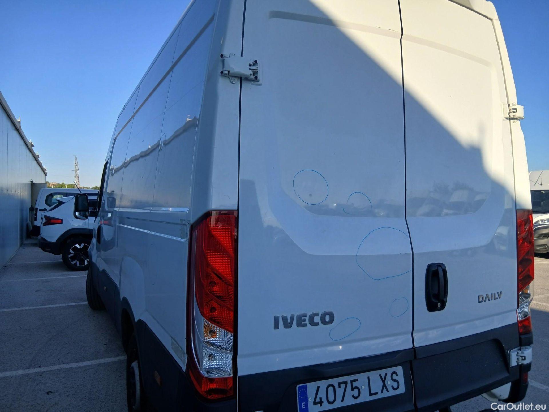  Iveco  Daily IVECO  / 2021 / 4P / furgón 2.3 TD 35S 16 A8 V 3520L/H2 12 M3 #29