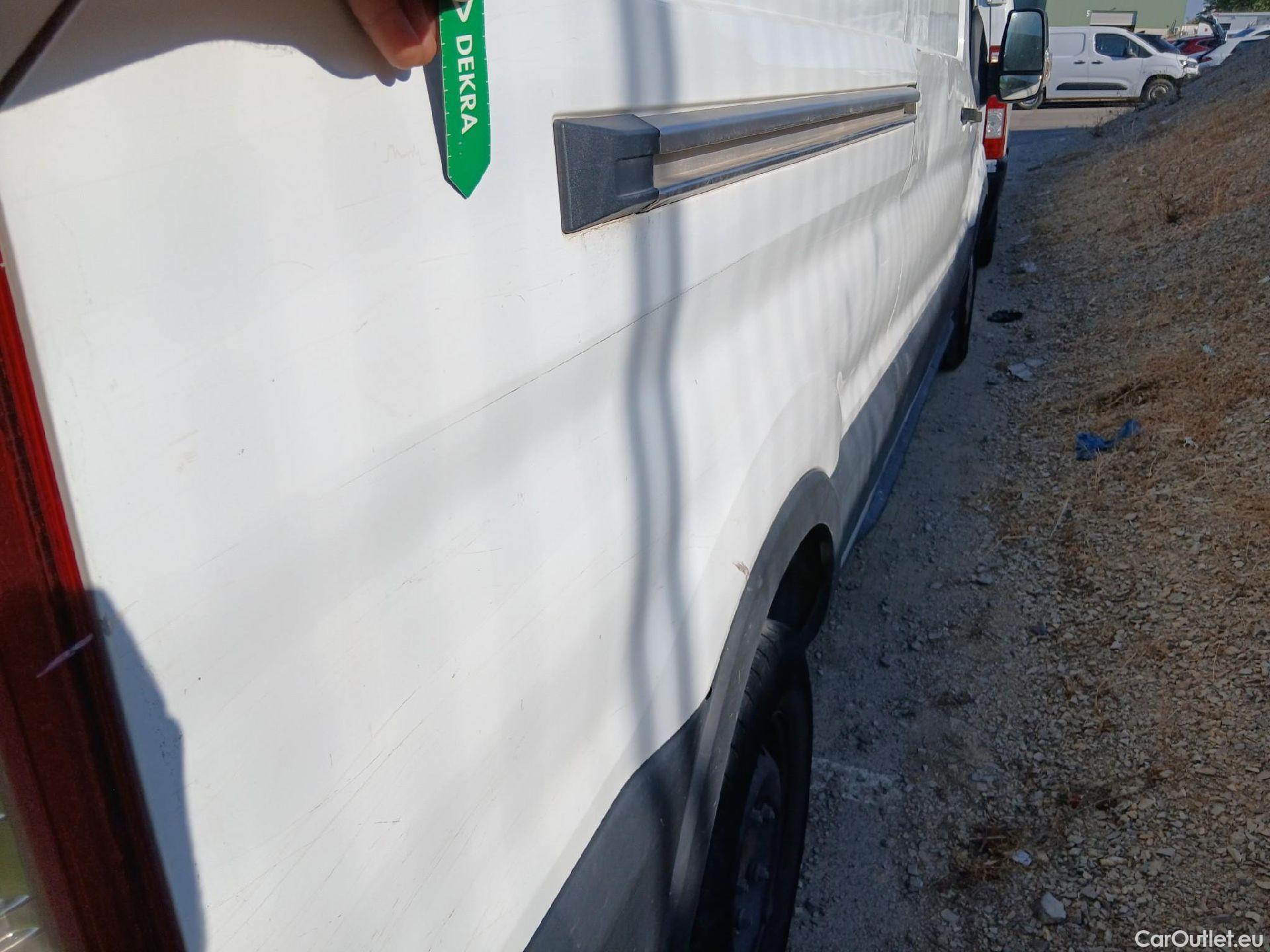  Ford  Transit FORD  / 2013 / 4P / furgón 350 136kW L3H2 Van Trend RWD #32