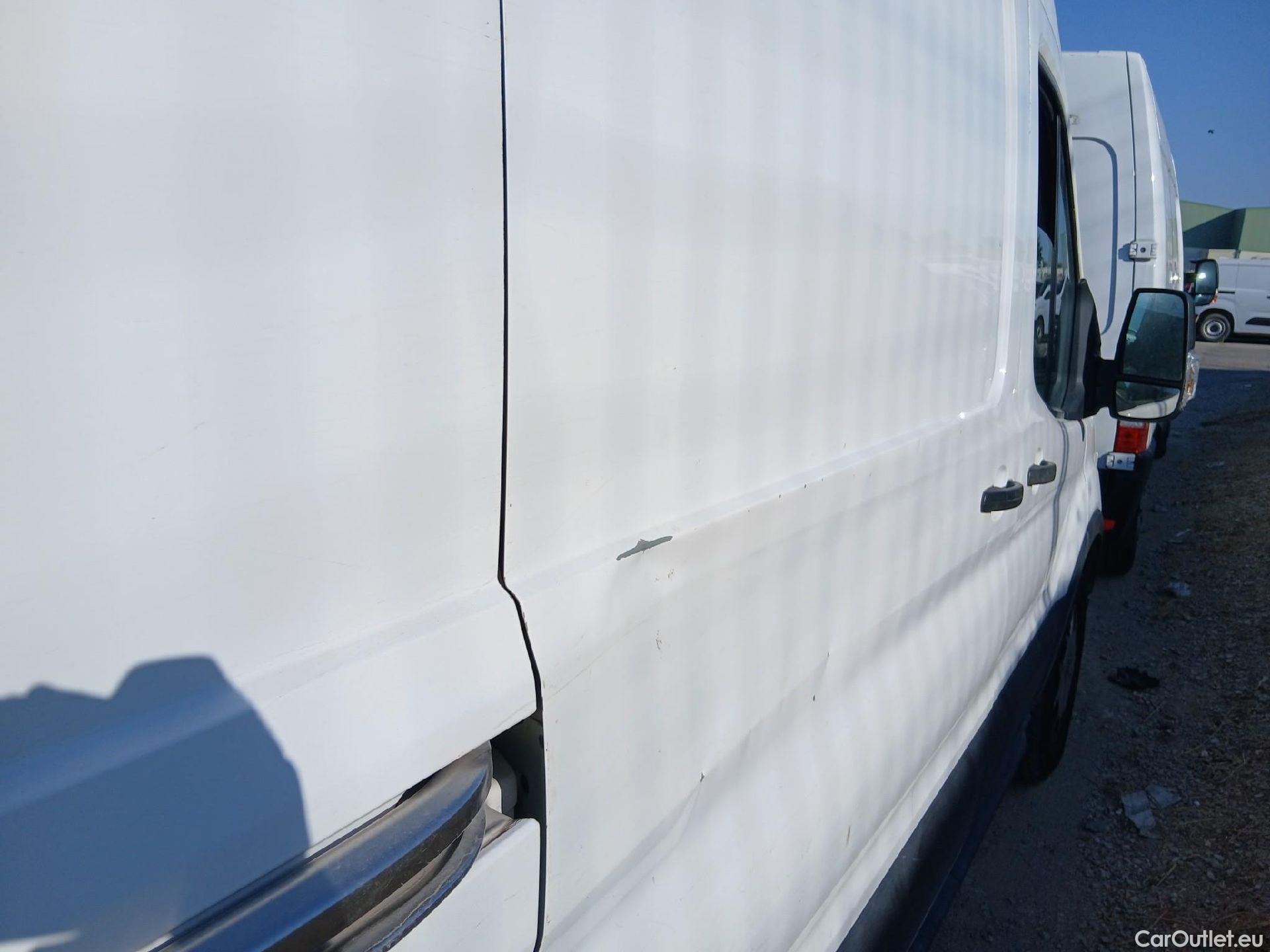  Ford  Transit FORD  / 2013 / 4P / furgón 350 136kW L3H2 Van Trend RWD #35