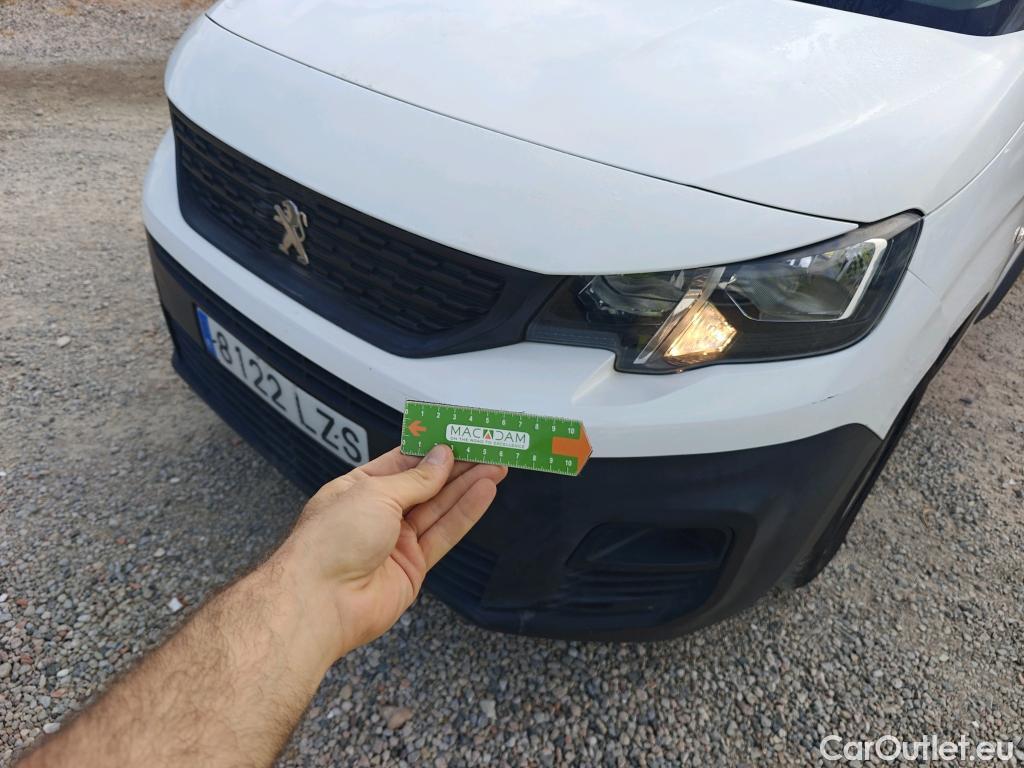  Peugeot  Partner PEUGEOT  / 2018 / 3P / furgón derivado de turismo Pro Standard 600kg BlueHDi 73kW #30