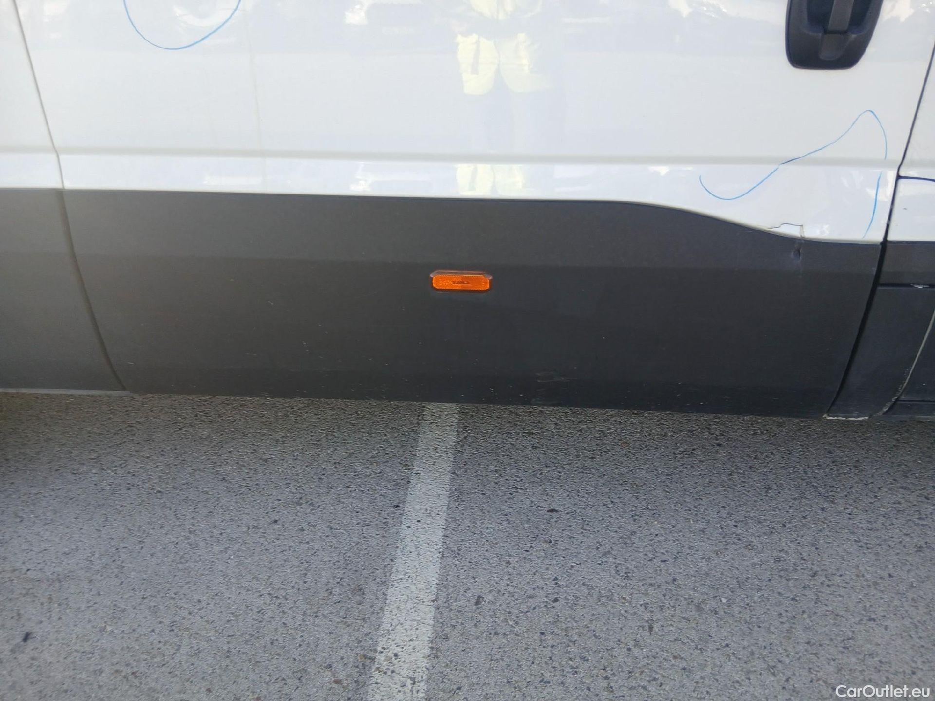  Iveco  Daily IVECO  / 2021 / 4P / furgón 2.3 TD 35S 16 A8 V 3520L/H2 12 M3 #59
