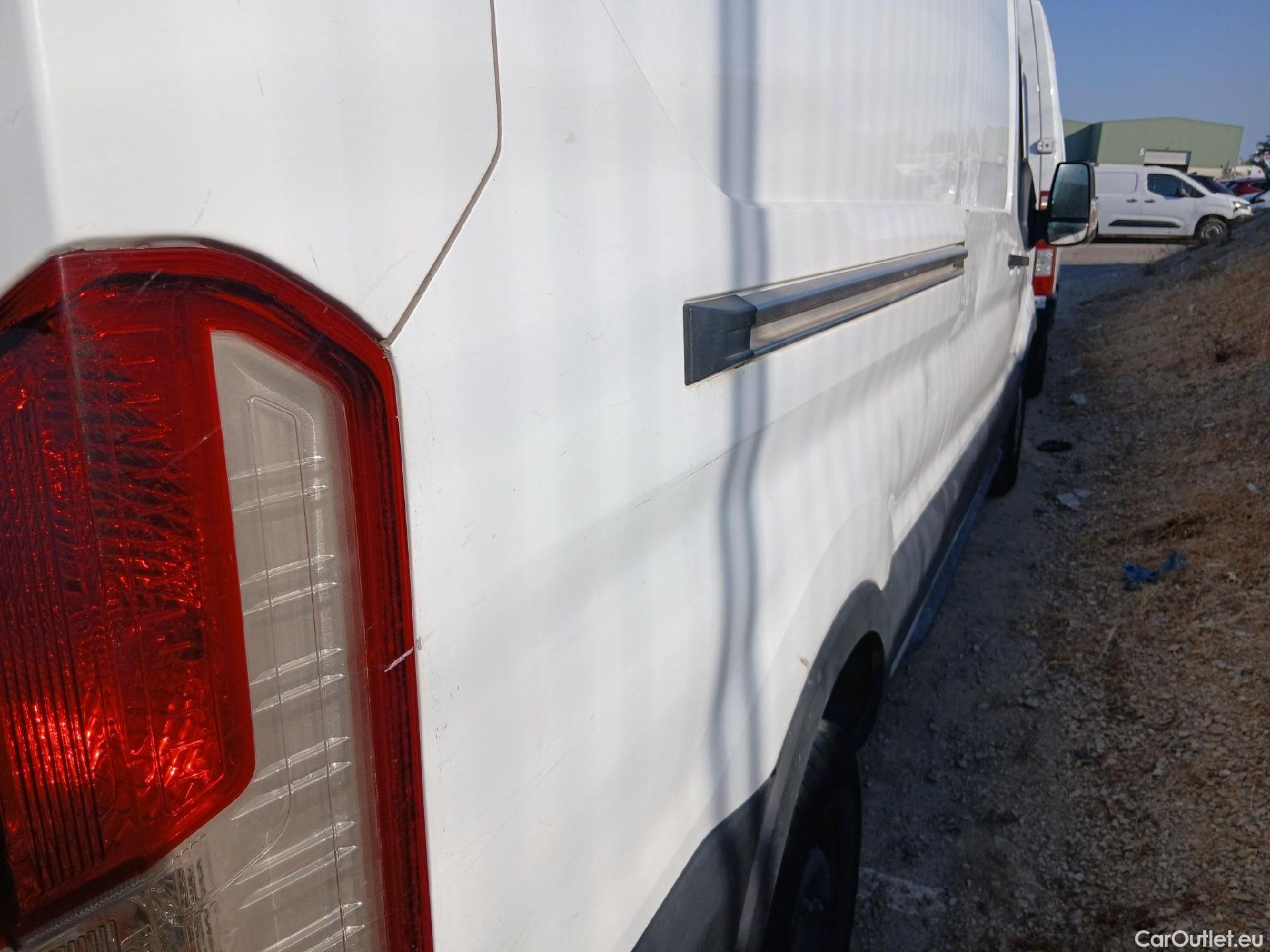  Ford  Transit FORD  / 2013 / 4P / furgón 350 136kW L3H2 Van Trend RWD #31