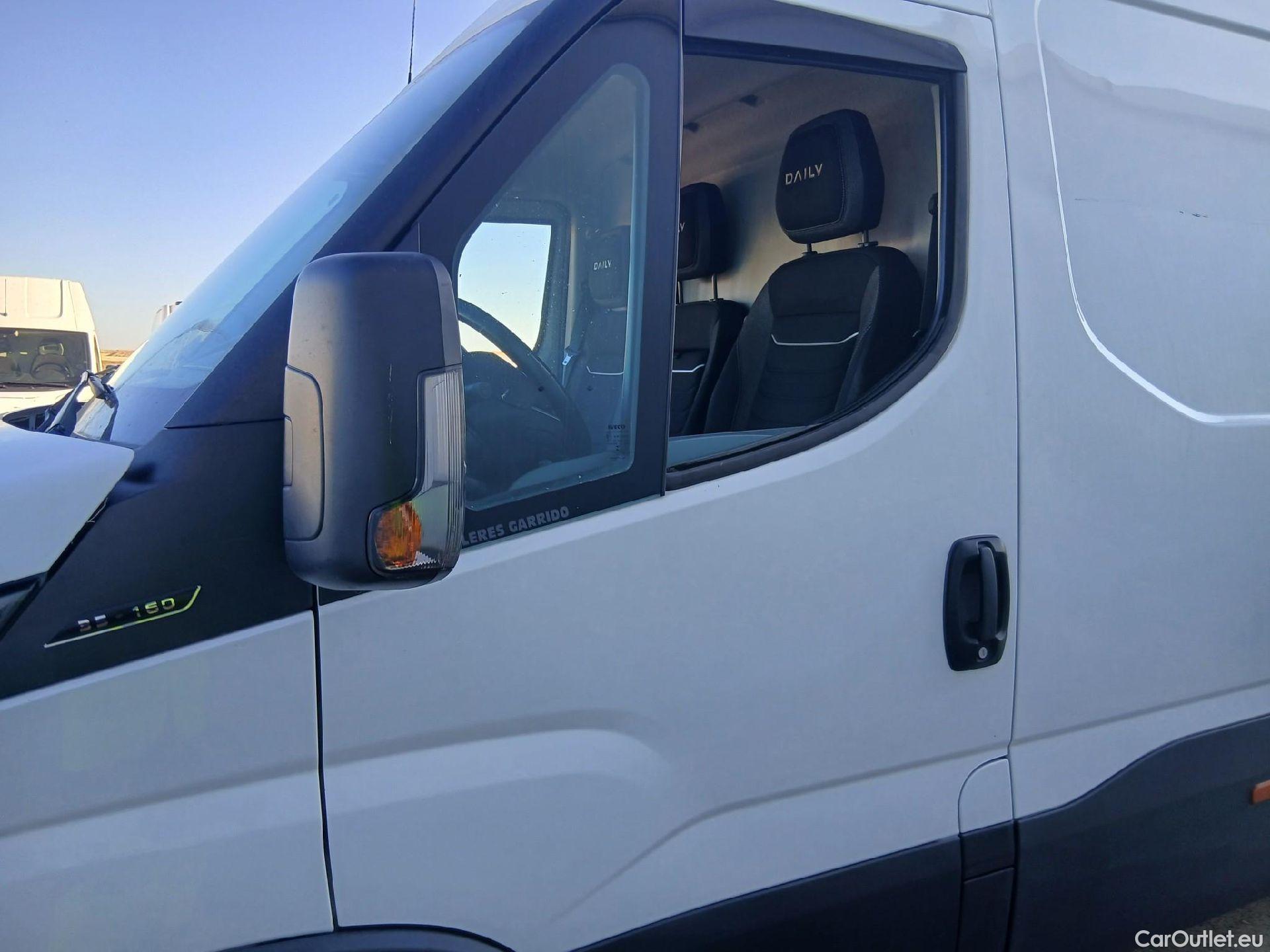  Iveco  Daily IVECO  / 2021 / 4P / furgón 2.3 TD 35S 16 A8 V 3520L/H2 12 M3 #21