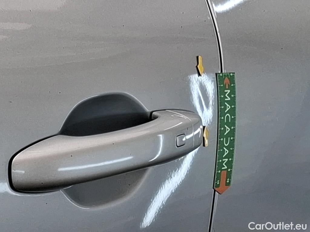  Renault  Captur RENAULT  / 2019 / 5P / SUV Intens E-TECH Plug-in 160 #2