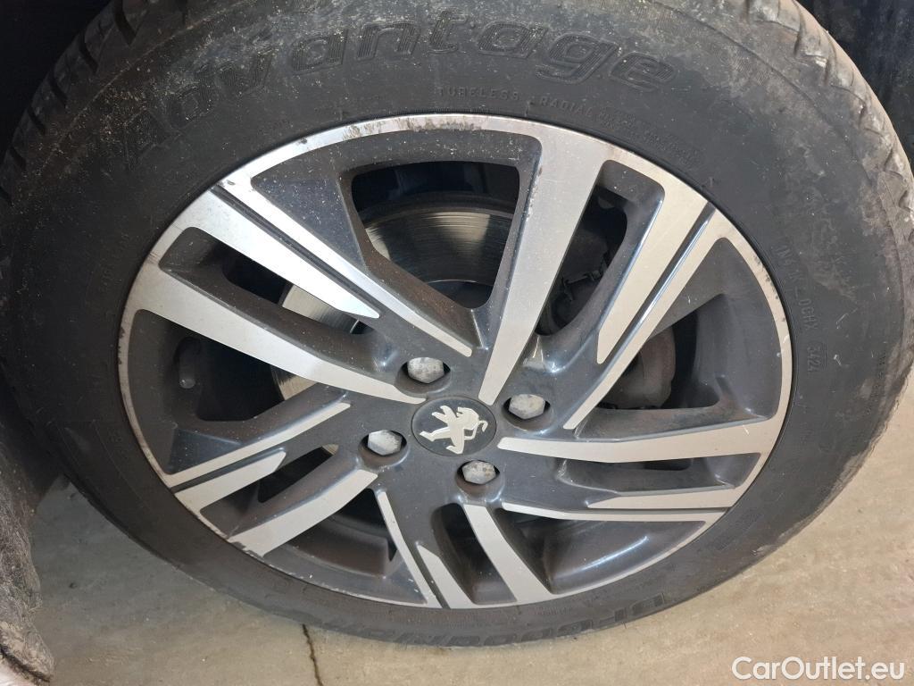 Peugeot  208  Allure Business 1.2 PureTech 100CV BVM6 E6d #28