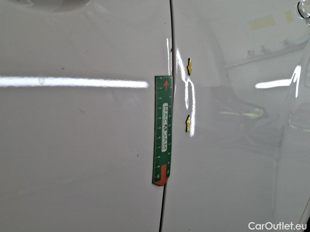  Toyota  Yaris TOYOTA  Hybride / 2019 / 5P / Berline Hybride 116h Dynamic Business Stage Acad #53