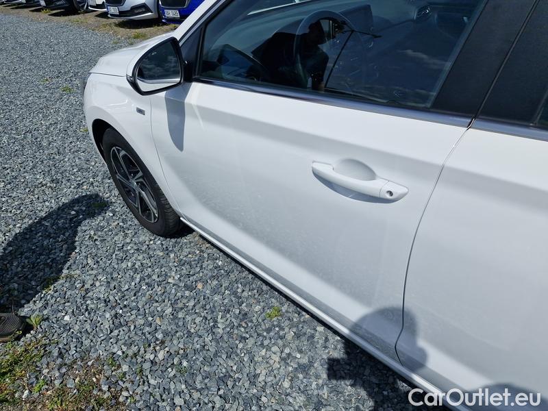  Hyundai  i30   cw (PD)(2017->)  kom.1.5T-GDI Family Smart #6
