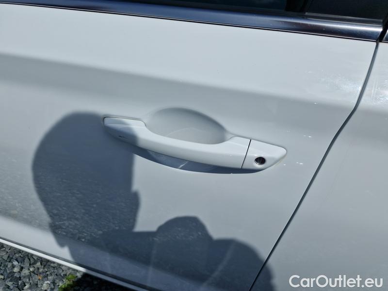  Hyundai  i30   cw (PD)(2017->)  kom.1.5T-GDI Family Smart #7