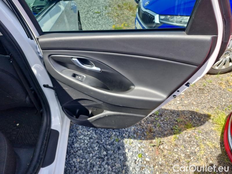  Hyundai  i30   cw (PD)(2017->)  kom.1.5T-GDI Family Smart #30