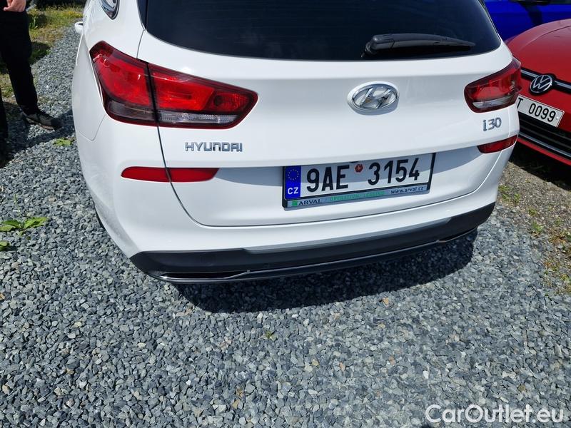  Hyundai  i30   cw (PD)(2017->)  kom.1.5T-GDI Family Smart #16