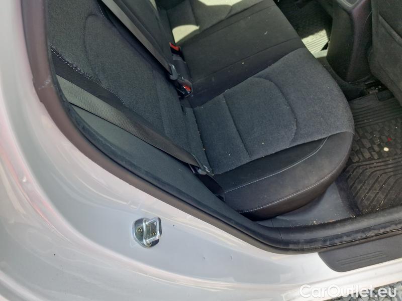  Hyundai  i30   cw (PD)(2017->)  kom.1.5T-GDI Family Smart #32