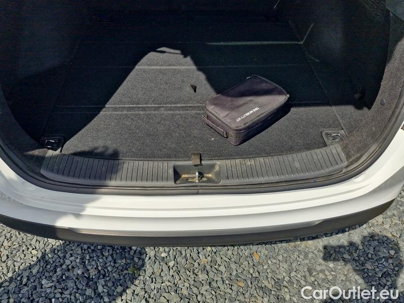  Hyundai  i30   cw (PD)(2017->)  kom.1.5T-GDI Family Smart #19