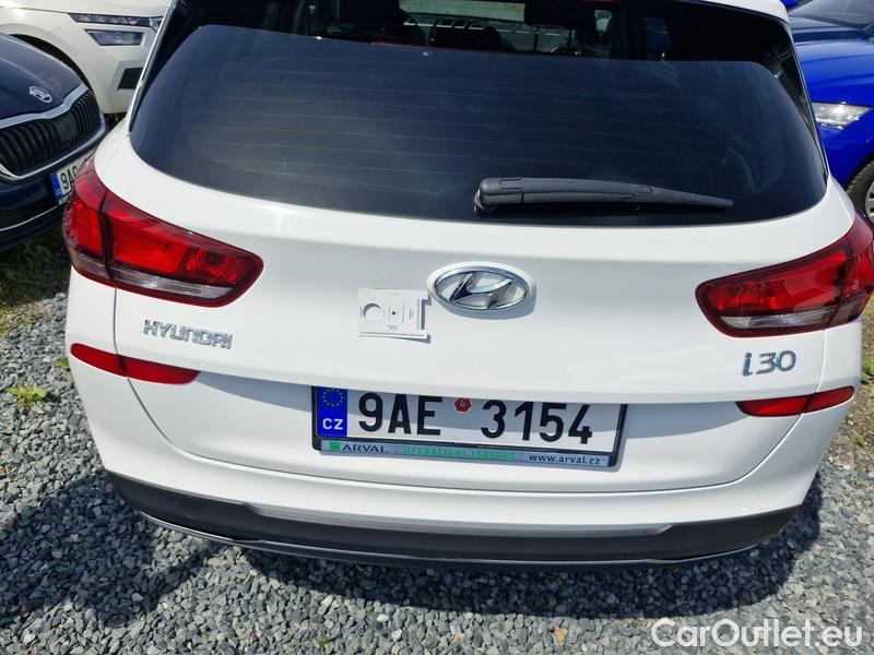  Hyundai  i30   cw (PD)(2017->)  kom.1.5T-GDI Family Smart #26