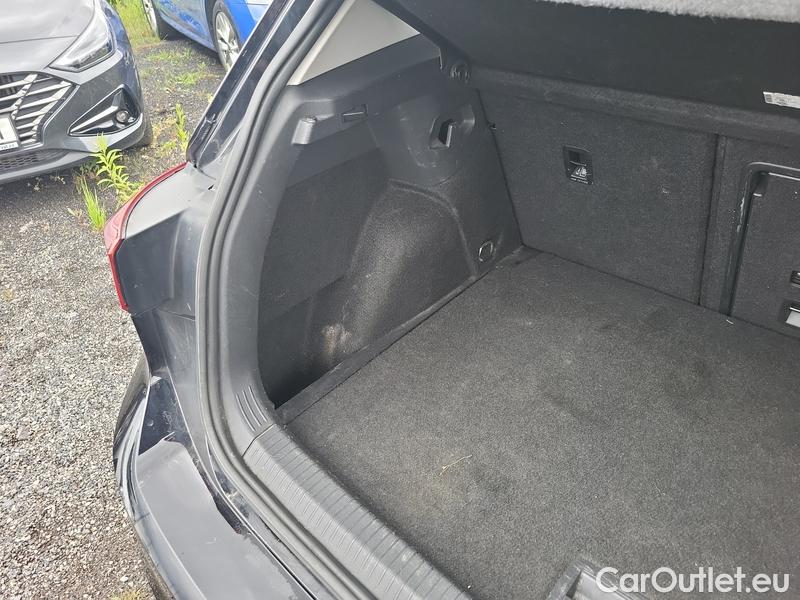  Volkswagen  Golf  VIII (CD1) (2019) 2,0 TDI 85 Life 5d #30
