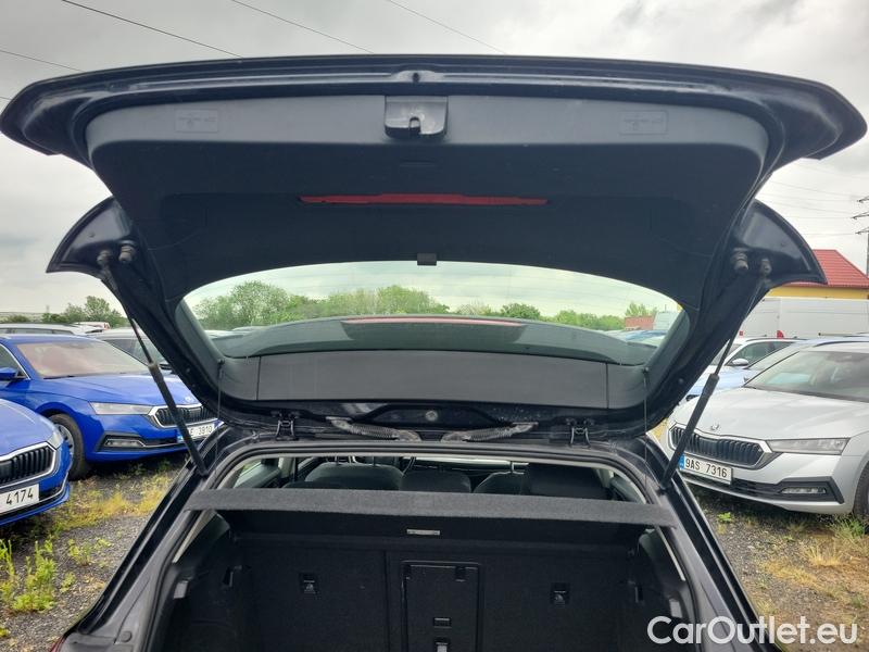  Volkswagen  Golf  VIII (CD1) (2019) 2,0 TDI 85 Life 5d #27