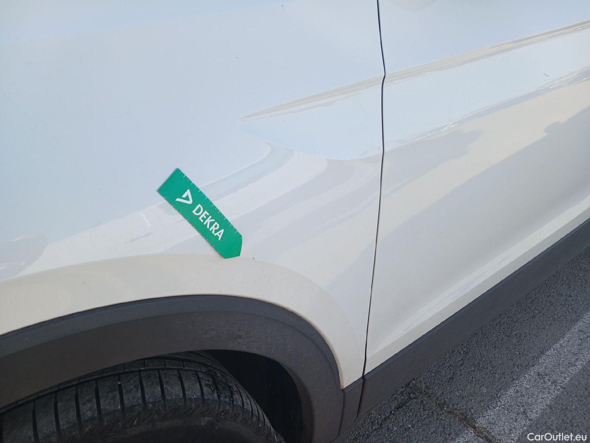  Volkswagen  T-CROSS VOLKSWAGEN  / 2018 / 5P / todoterreno Advance 1.0 TSI 85kW (115CV) DSG (AC) #3