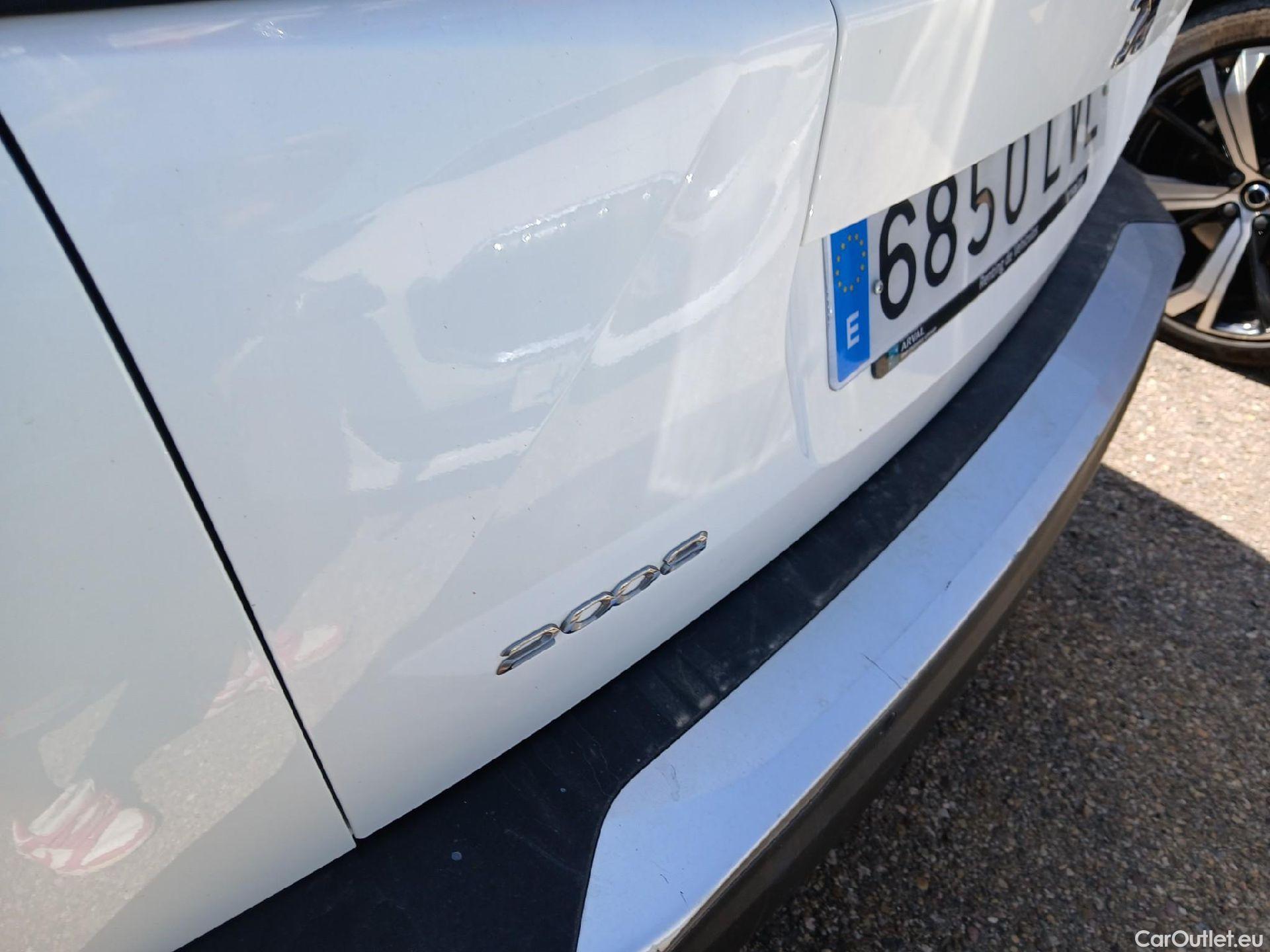  Peugeot  2008 PEUGEOT  / 2019 / 5P / todoterreno Active Puretech 100 S&S BVM6 #13