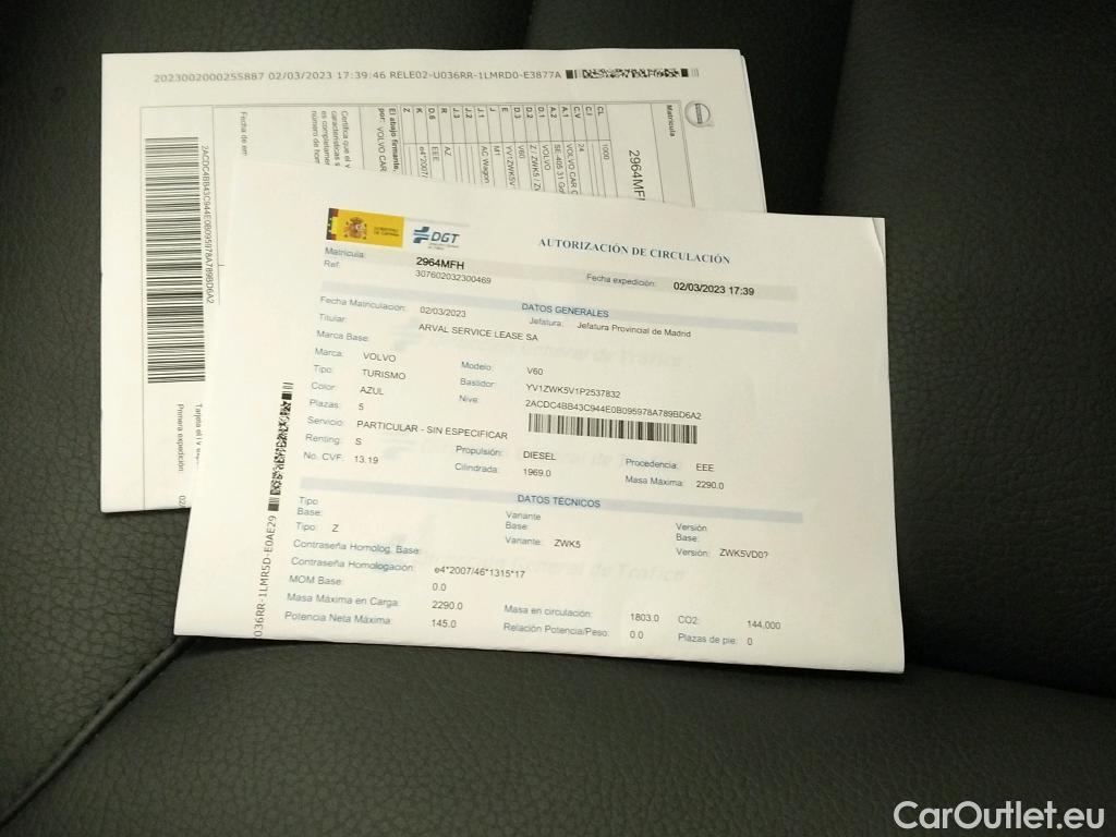  Volvo  V60 VOLVO  / 2018 / 5P / 2.0 B4 (D) Core Auto #2