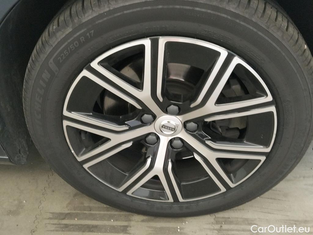  Volvo  V60 VOLVO  / 2018 / 5P / 2.0 B4 (D) Core Auto #3