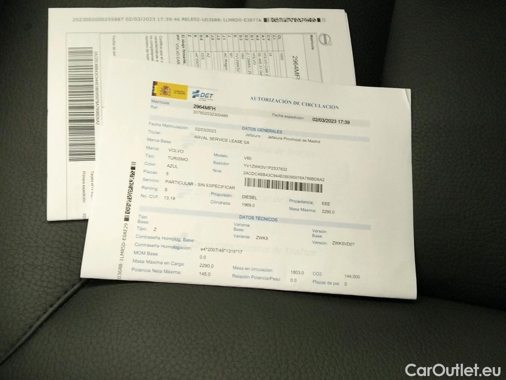  Volvo  V60 VOLVO  / 2018 / 5P / 2.0 B4 (D) Core Auto #1